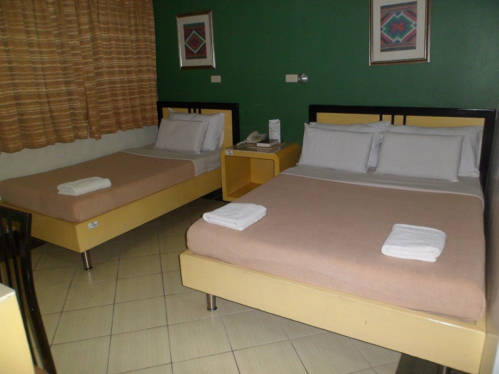 Riverside Inn Babuy Buitenkant foto